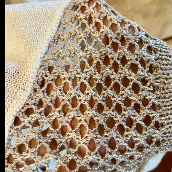 NWT Italian Asymmetric Blouse Top with Handmade Floral Applique L Cream - Picture 15 of 16